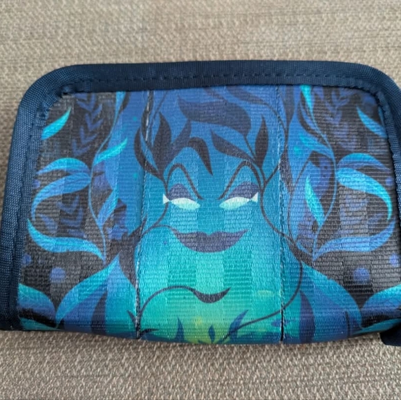 Harveys Fun Size Wallet - Poor Unfortunate Souls - Picture 3 of 3